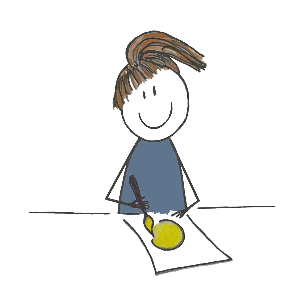 Mädchen sitzt an einem Tisch und zeichnet.